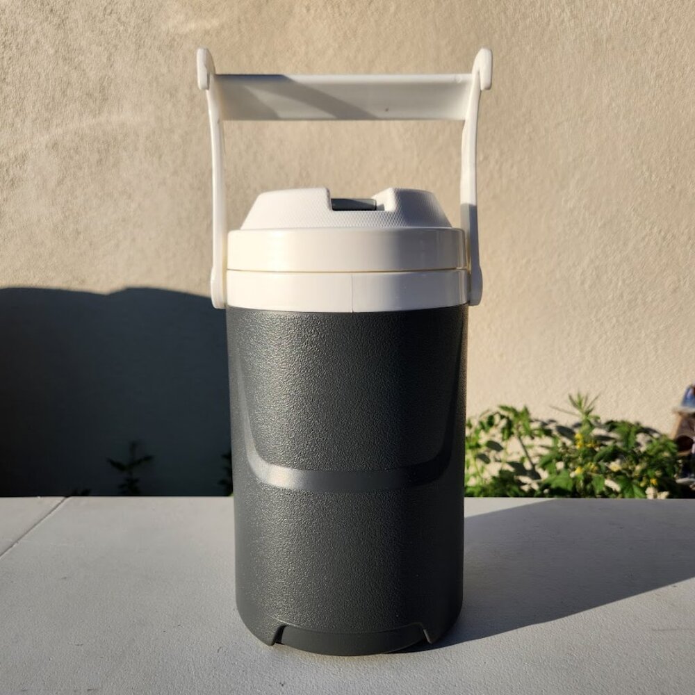 NEW Igloo Half Gallon Tumbler Jug Cooler Beverage Container Thermos 1/2 Gallon S